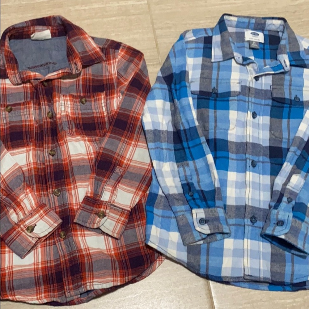 🛑2 flannel shirts 🛑